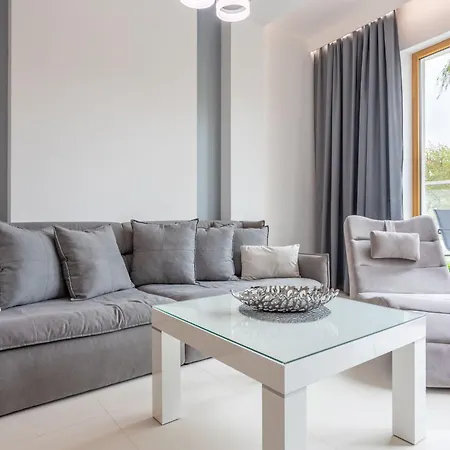 Geraeumiges Und Luxurioeses Tower 12 By Interhome *