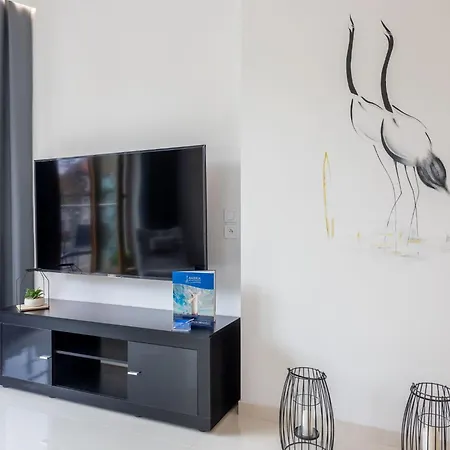Geraeumiges Und Luxurioeses Tower 12 By Interhome *