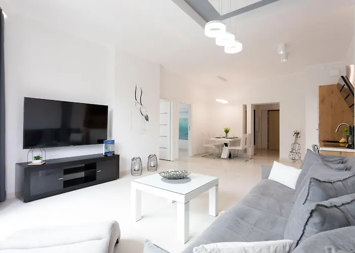 Geraeumiges Und Luxurioeses Tower 12 By Interhome